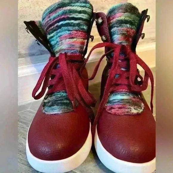 OTBT Roam Boots WOMENS red lace up boots - NWOT - Picture 3 of 6